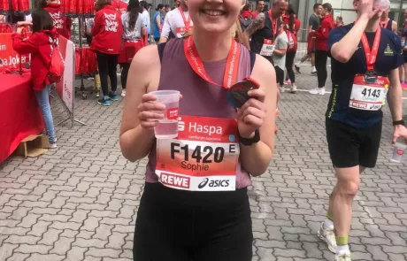 Sophie Hofstetter nach dem Haspa Marathon Hamburg 2024.